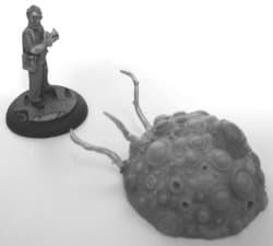 Size comparison of Shoggoth Rising miniature with 1:56 (28mm / 32mm) scale figure from Fenris Games company. From left to right: APEX Agent Hooper, Shoggoth Rising.