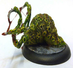 Blob with tentacles in 1/56 scale - Shoglet, baby shoggoth from Fenris Games - Miniature creature review