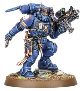 Futuristic warrior in full armour in 1/64 scale - Primaris Space Marine Lieutenant in Mk10 Phobos armour with grav-chute, with occulus bolt carbine for Warhammer 40,000 Ed8 from Games Workshop, 2019 - Miniature figure review