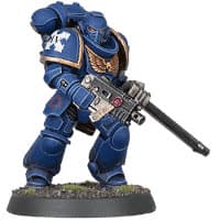 Futuristic warrior in full armour in 1/64 scale - Assault Intercessor #5 in Mk10 Tacticus armour, with heavy bolt pistol and Astartes chainsword from Indomitus set for Warhammer 40,000 Ed9 from Games Workshop, 2020 - Miniature figure review