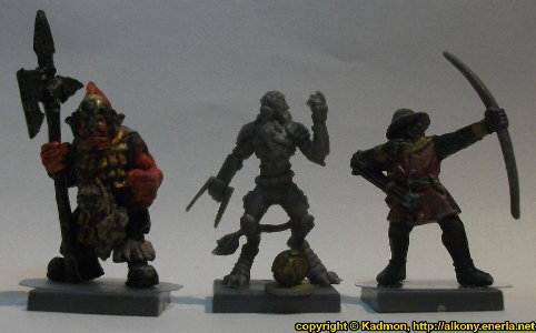 DreadBall v1 comparison with 1:56 (28mm / 32mm) miniatures: From left to right: Orc with Spear #2 from Renegade Miniatures, Yndij Reaver from Mantic Games, with DreadBall v1, Bretonnian Bowman #1 from Games Workshop.