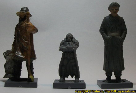 Size comparison of Blaine Sponsor with 1:35 miniatures: From left to right: 40mm high shepherd, Blaine Sponsor from Mantic Games, 54mm high soldier.