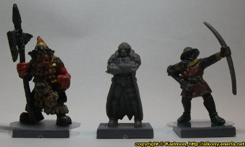 Size comparison of Blaine Sponsor with 1:56 (28mm / 32mm) miniatures: From left to right: Orc with Spear #2 from Renegade Miniatures, Blaine Sponsor from Mantic Games, Bretonnian Bowman #1 from Games Workshop.