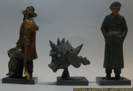Size comparison of Pusk Rampager with 1:35 miniatures: From left to right: 40mm high shepherd, Pusk Rampager from Mantic Games, 54mm high soldier.