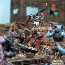 Humanoid with poleaxe in 1/56 scale (Plague Aqissiaq for Warpath) from Mantic Games - Miniature figure review