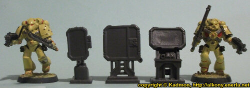 Size comparison of the Computer Terminal from the Star Saga: The Eiras Contract Core Set from Mantic Games with 1:64 (28mm/32mm) scale Space Marines from Games Workshop. From left to right: Space Marine, Computer Terminal #3, Computer Terminal #2, Computer Terminal #1, Space Marine.