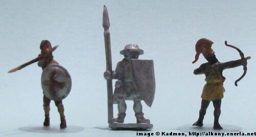 Spearman from Menhir Games - 1:72 (25mm) comparison with Zvezda Greek Hoplite (left) and Zvezda Greek archer (right).