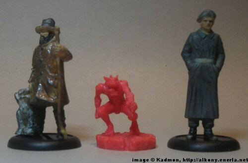 Cthulhu Wars Ghoul from Petersen Games - 1:35 (54mm) comparison with 40mm high shepherd and 54mm high soldi