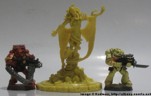 Cthulhu Wars The King in Yellow from Petersen Games - 1:64 (28/32mm) comparison with Games Workshop Warhammer 40K Adeptus Astartes miniatures.