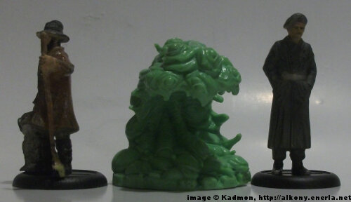 Cthulhu Wars Shoggoth from Petersen Games - 1:35 (54mm) comparison with 40mm high shepherd and 54mm high soldi