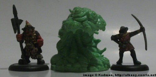 Cthulhu Wars Shoggoth from Petersen Games - 1:56 (28/32mm) comparison with Renegade Miniatures Orc with spear #2 (left) and Games Workshop Bretonnian Bowman #1 (right).