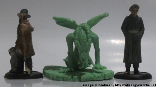 Cthulhu Wars Starspawn Larva from Petersen Games - 1:35 (54mm) comparison with 40mm high shepherd and 54mm high soldi