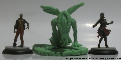 Cthulhu Wars Starspawn Larva from Petersen Games - 1:50 (35/38mm) comparison with 35mm high Zombicide Male Walker #2 and Female Walker #2.