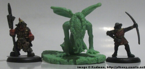 Cthulhu Wars Starspawn Larva from Petersen Games - 1:56 (28/32mm) comparison with Renegade Miniatures Orc with spear #2 (left) and Games Workshop Bretonnian Bowman #1 (right).
