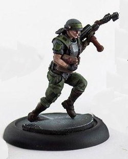Futuristic soldier in modern armour with flamethrower (USCM Marine #4 for Alien vs Predator: The Hunt Begins) from Prodos Games - Miniature figure
