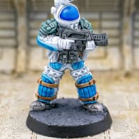 Humanoid soldier in space suit with assault rifle - Space Guard #1 for Aliens vs Humans by Papsikels Miniatures from We Print Miniatures, 2021 - Miniature figure review