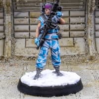 Futuristic soldier in modern armour with machine gun - Regin Velasquez standing (Vasquez) for Aliens vs Humans by Papsikels Miniatures from We Print Miniatures, 2021 - Miniature figure review