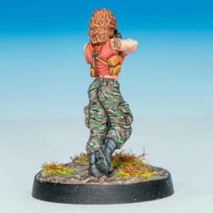 Futuristic female with assault rifle - HFSF001 Signee from Hasslefree Miniatures - Miniature figure review