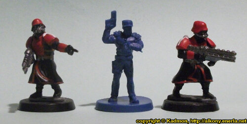 Size comparison of the Guard Commander Graves miniature figure from Mantic Games with 1:56 (28mm / 32mm) scale Shock Troopers from Wargames Factory