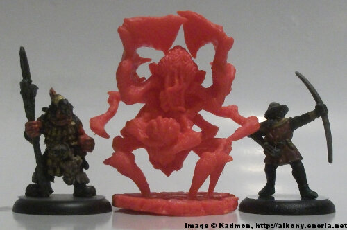 Cthulhu Wars Fungi from Yuggoth from Petersen Games - 1:56 (28/32mm) comparison with Renegade Miniatures Orc with spear #2 (left) and Games Workshop Bretonnian Bowman #1 (right).