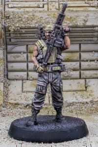Futuristic soldier in modern armour with machine gun - Jake Roberts standing (Drake) for Aliens vs Humans by Papsikels Miniatures from We Print Miniatures, 2021 - Miniature figure review